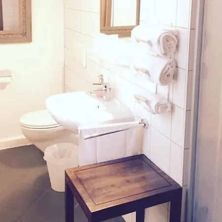 Guest house Dorfschaenke Deggendorf Ferienwohnungen & Hotelzimmer & Biergarten, E-Bike-Verleih Kostenlos 3*
